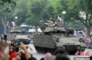 独占七夫美国纪念陆军成立250周年阅兵仪式在华盛顿举行